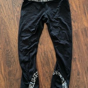 Lululemon Crops black and white